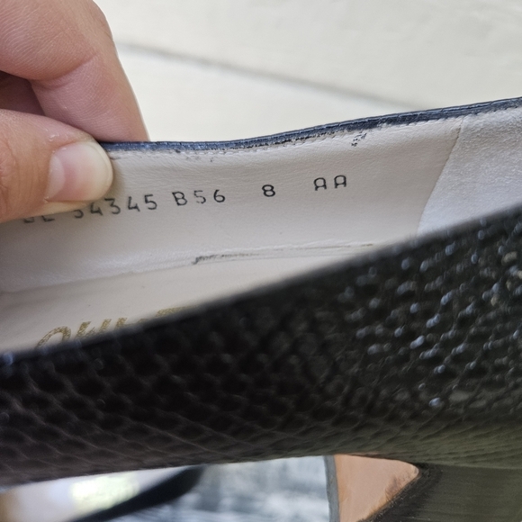 Salvatore Ferragamo black snakeskin leather square toe pumps 8AA narrow - Picture 7 of 11